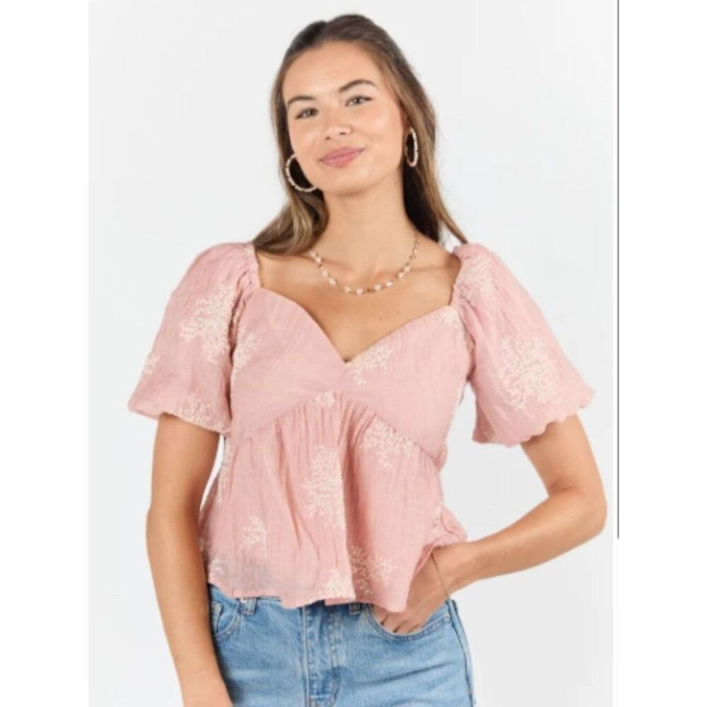 Like New! Pink Lily Peach Puff Embroidered Peplum Top in Size S